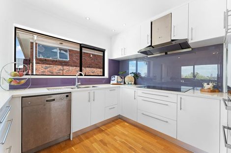 Photo of property in 23 Ravenwood Drive, Forrest Hill, Auckland, 0620