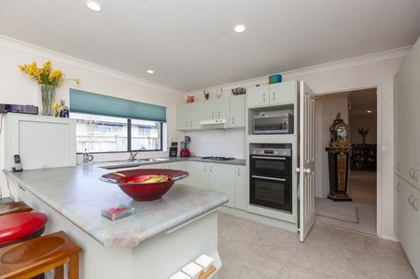 Photo of property in 8 Cranbrook Grove, Waikanae, 5036