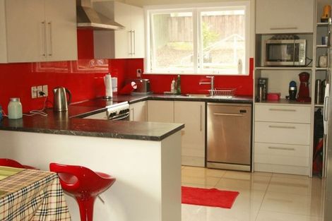 Photo of property in 18 Ranui Terrace, Tawa, Wellington, 5028