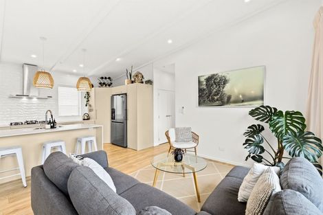 Photo of property in 32a Gledstane Road, Stanmore Bay, Whangaparaoa, 0932