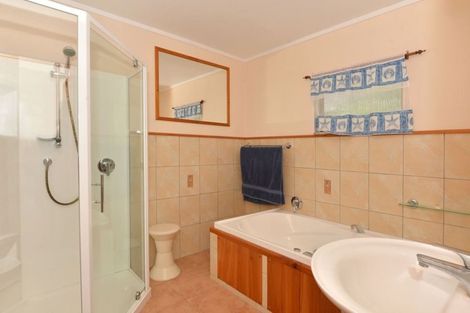 Photo of property in 92 Owhiwa Road, Parua Bay, Onerahi, 0192