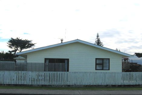 Photo of property in 11 Health Camp Road, Otaki Beach, Otaki, 5512