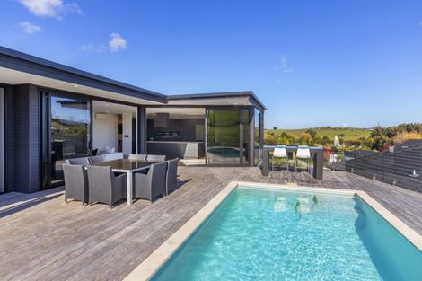 Photo of property in 15 Laly Haddon Place, Matakana, Warkworth, 0985