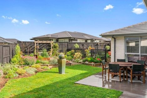 Photo of property in 22 Olney Court, One Tree Point, 0118