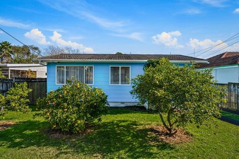 Photo of property in 1/12 Cresta Avenue, Beach Haven, Auckland, 0626