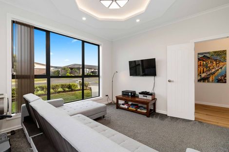 Photo of property in 4 Poutawa Lane, Clarks Beach, 2122