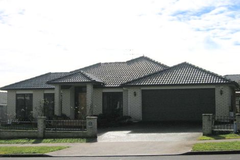 Photo of property in 34 Moyrus Crescent, East Tamaki Heights, Auckland, 2016