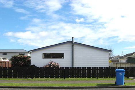 Photo of property in 15 Rimu Street, Levin, 5510