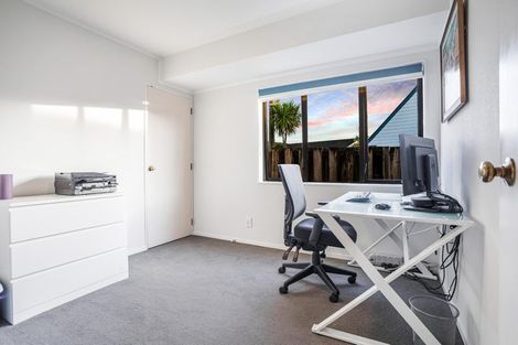 Photo of property in 27 Glucina Avenue, West Harbour, Auckland, 0618