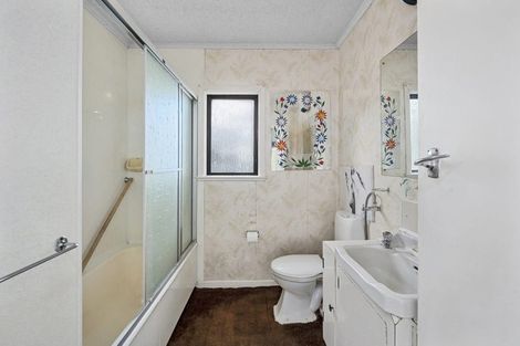 Photo of property in 1/3 Hall Road, Glenfield, Auckland, 0629