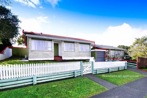 Photo of property in 2/49 Zita Maria Drive, Massey, Auckland, 0614