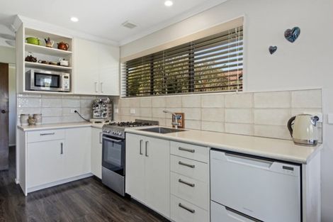 Photo of property in 32 Seymour Grove, Kingsley Heights, Upper Hutt, 5018