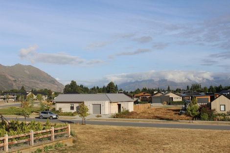 Photo of property in 6 Doug Ledgerwood Drive, Wanaka, 9305