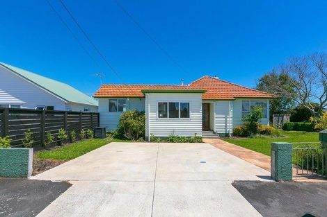 Photo of property in 10 Union Street, Merrilands, New Plymouth, 4312