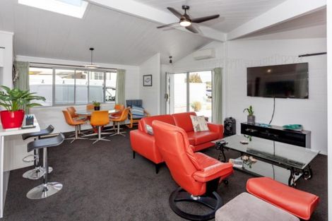 Photo of property in 100 Riverview Road, Whangamata, 3620