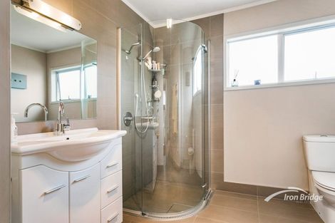 Photo of property in 3/108 East Coast Road, Forrest Hill, Auckland, 0620