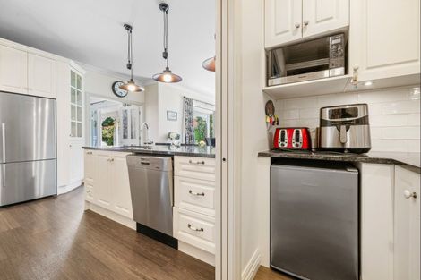 Photo of property in 112 Princess Street, Waitara, 4383