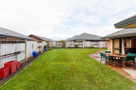 Photo of property in 24 Johnstone Drive, Fitzherbert, Palmerston North, 4410