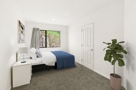 Photo of property in 5a Bishops Glen, Tawa, Wellington, 5028