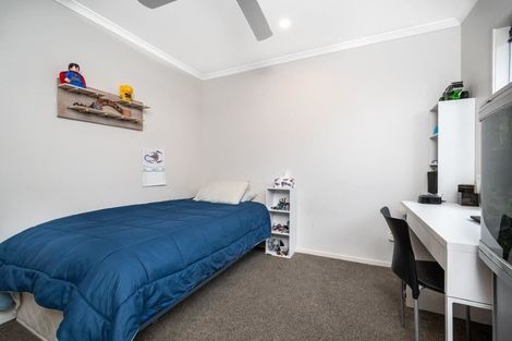 Photo of property in 17 Eric Farley Drive, Kumeu, 0810