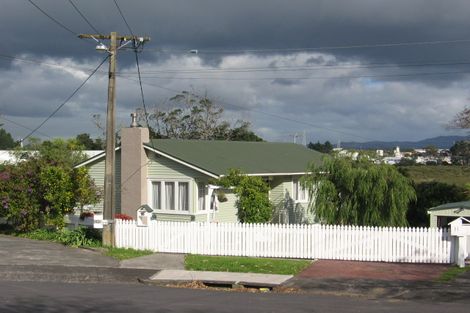 Photo of property in 13 Hughes Terrace, Te Atatu Peninsula, Auckland, 0610