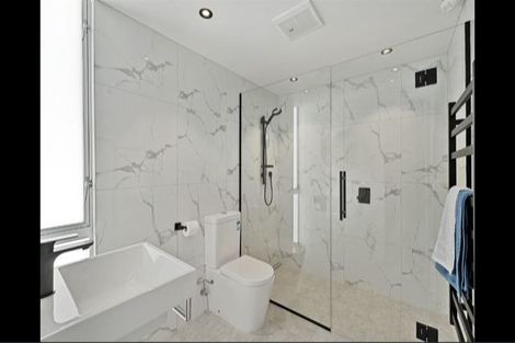 Photo of property in 8 Saint Barnabas Lane, Fendalton, Christchurch, 8052