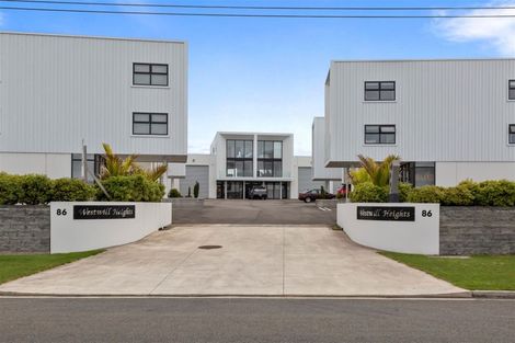 Photo of property in 2/86 Hurlstone Drive, Waiwhakaiho, New Plymouth, 4312