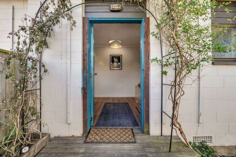 Photo of property in 139d High Street, Oxford, 7430