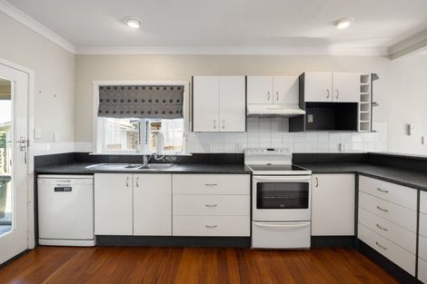 Photo of property in 16 Mahana Road, St Andrews, Hamilton, 3200