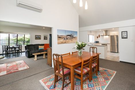 Photo of property in 2 Matthews Place, Taradale, Napier, 4112