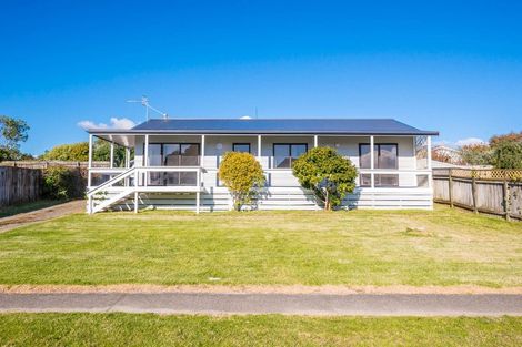 Photo of property in 66 Queens Road, Waikanae Beach, Waikanae, 5036