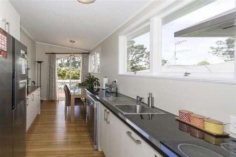 Photo of property in 22 Crystal Avenue, Glendene, Auckland, 0602
