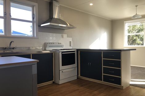 Photo of property in 35 Turville Crescent, Newlands, Wellington, 6037