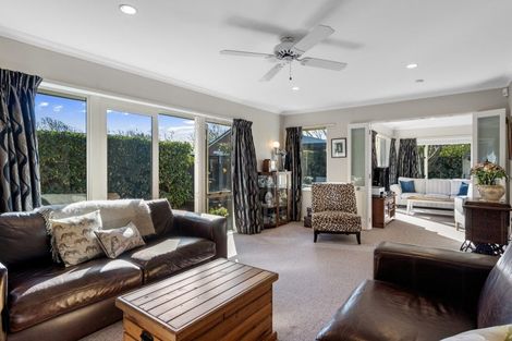 Photo of property in 2/281 Memorial Avenue, Burnside, Christchurch, 8053