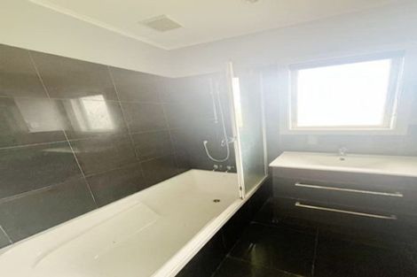 Photo of property in 9 Reiman Street, New Lynn, Auckland, 0600