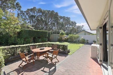 Photo of property in 5 Kawaroa Close, New Plymouth, 4310