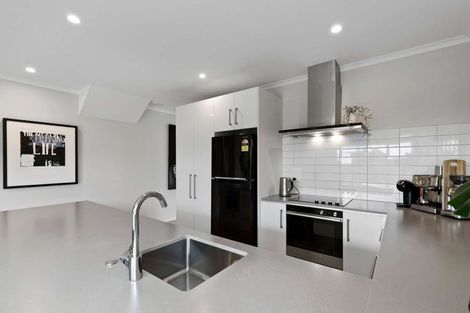 Photo of property in 30 William Wallbank Crescent, Swanson, Auckland, 0614