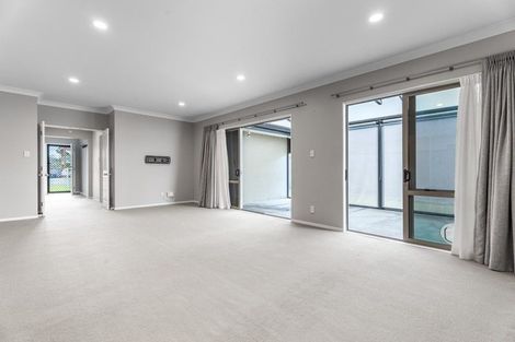 Photo of property in 9 Stranraer Crescent, Wattle Downs, Auckland, 2103