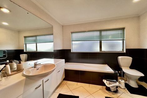 Photo of property in 43 Carousel Crescent, East Tamaki Heights, Auckland, 2016