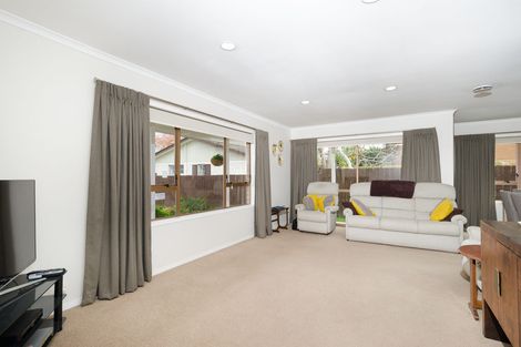 Photo of property in 2 Matuhi Rise, Henderson, Auckland, 0612