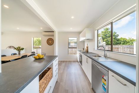 Photo of property in 4 Igloo Place, Red Hill, Papakura, 2110