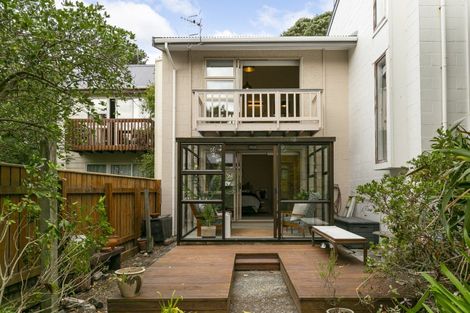 Photo of property in 2/8 Narbada Crescent, Khandallah, Wellington, 6035