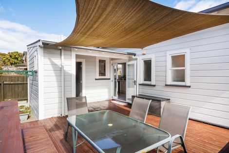 Photo of property in 15 Colombo Street, Hokowhitu, Palmerston North, 4410