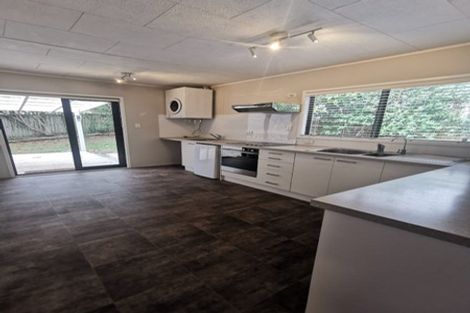 Photo of property in 9 Kupari Place, Totara Vale, Auckland, 0629