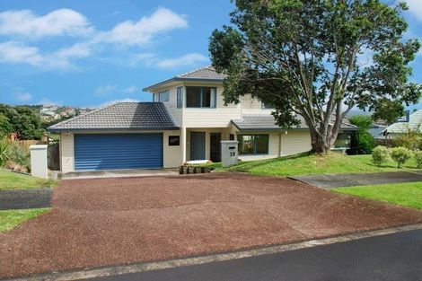 Photo of property in 19 Mandeville Place, Unsworth Heights, Auckland, 0632