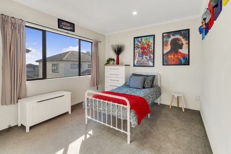 Photo of property in 4 Bridgefield Crescent, Flat Bush, Auckland, 2016