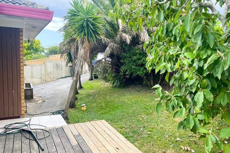 Photo of property in 28 Hollyford Drive, Clover Park, Auckland, 2105
