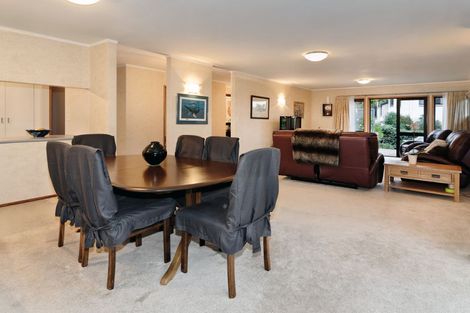 Photo of property in 8a Woodfern Crescent, Titirangi, Auckland, 0604
