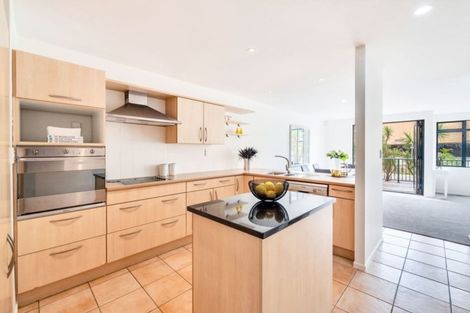 Photo of property in 2/12 Pannill Place, Oteha, Auckland, 0632