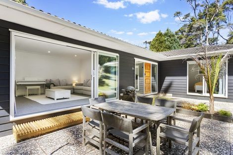 Photo of property in 35 Takahe Road, Titirangi, Auckland, 0604